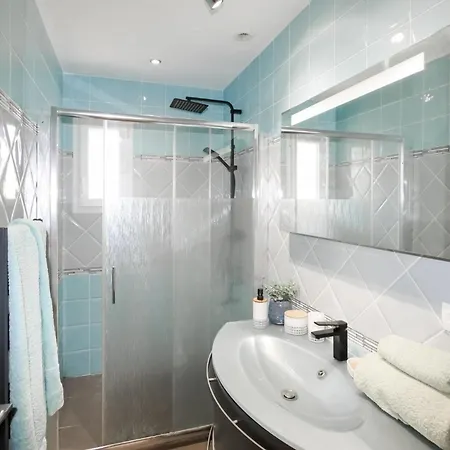 5 Bedroom Lovely In Mountboucher Sur Jabro Holiday home Montboucher-sur-Jabron