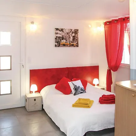 5 Bedroom Lovely In Mountboucher Sur Jabro Holiday home Montboucher-sur-Jabron